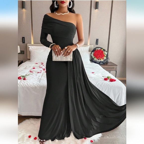 Elegant One Shoulder Black Dress - Picture 3 of 3